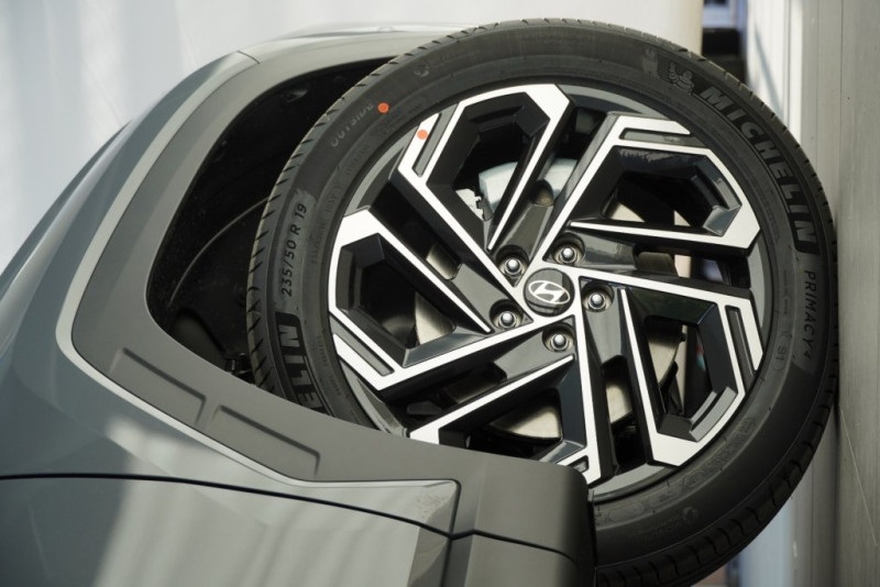 Tucson NX4 Prestige Line 1,6 T-GDi HEV 4WD AT t5hp - 8